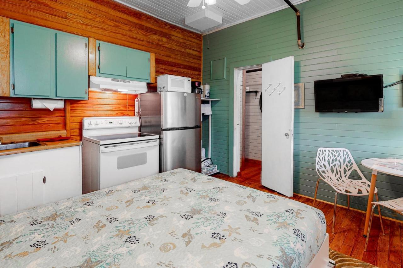 Carbo House Eleven Hotel Tybee Island Exterior photo